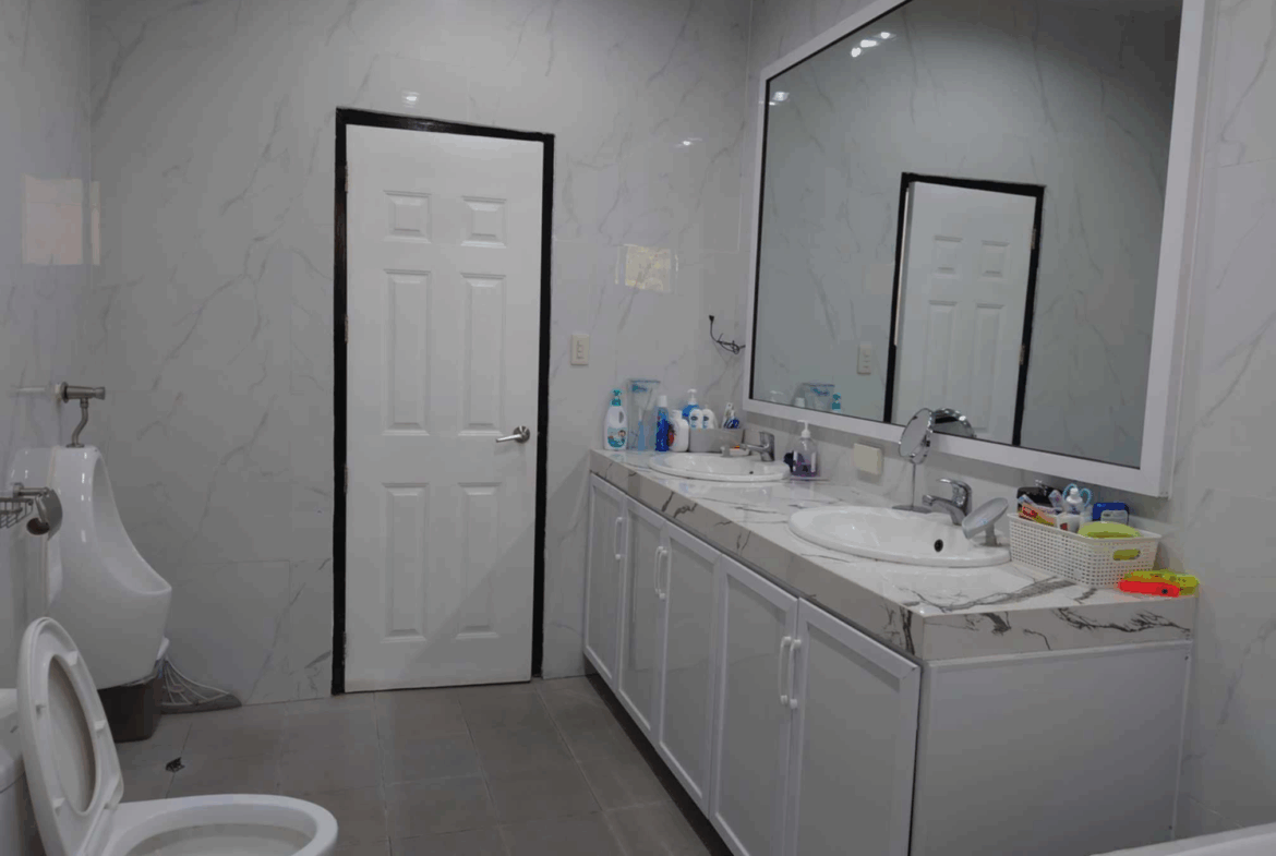 Contemporary House Bathroom in Tabun Mabalacat