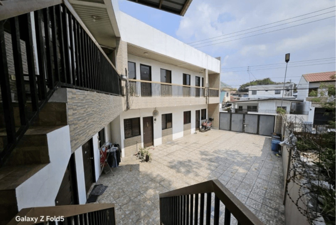 8 Bedroom Apartment Income Generating Building for Sale