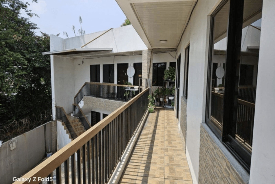 8 Bedroom Apartment Income Generating Building for Sale