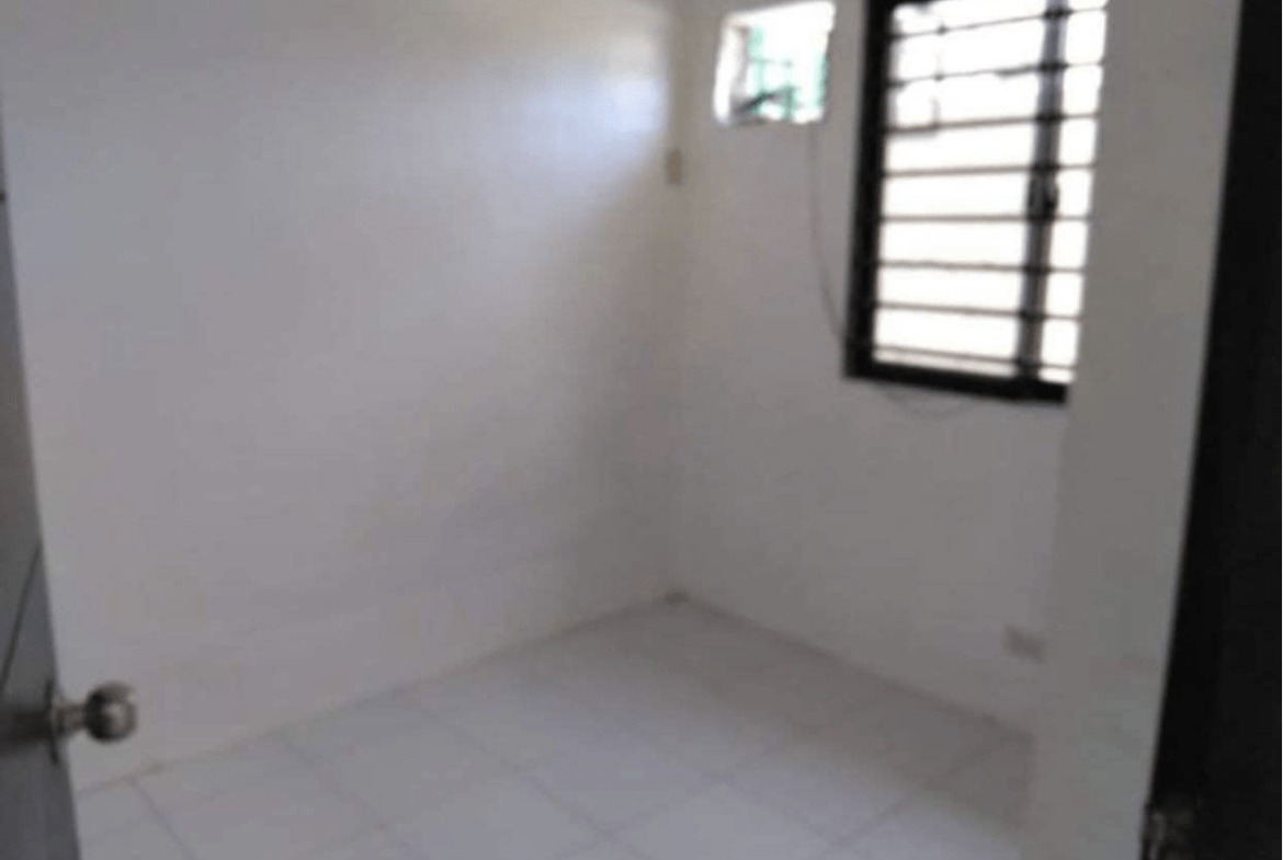 8 Bedroom Apartment Income Generating Building for Sale