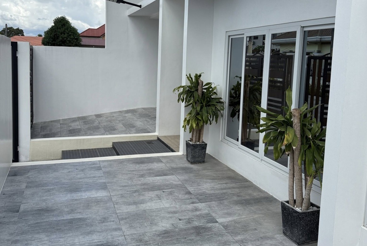 Modern 2 Story 4 Home Angeles City Patio