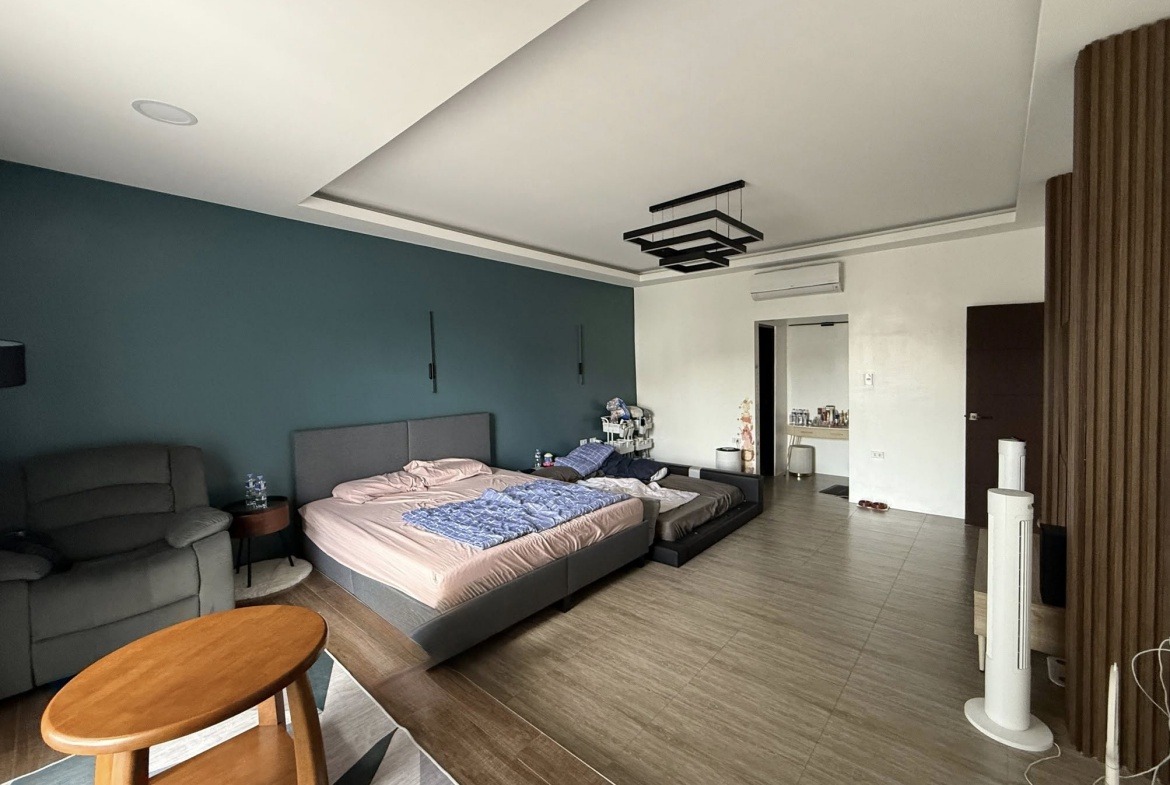 Modern 2 Story 4 Bedroom Home Angeles City