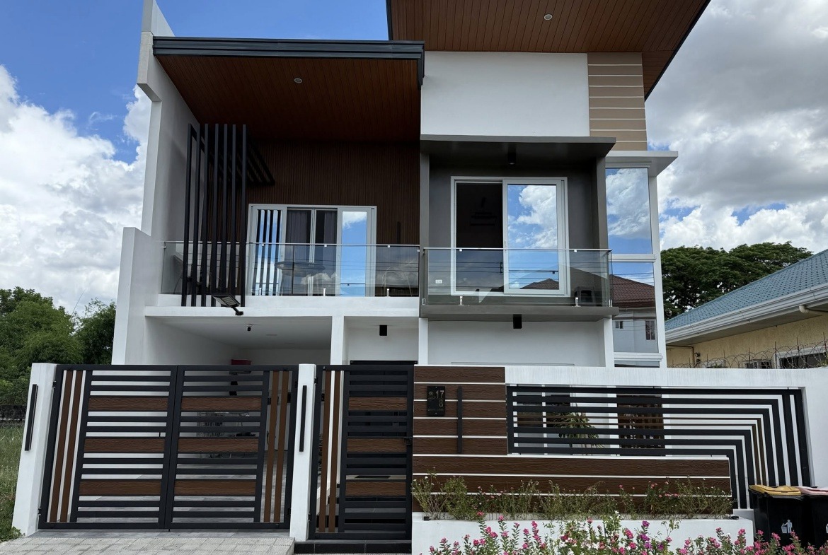 Modern 2 Story 4 Bedroom Home Angeles City