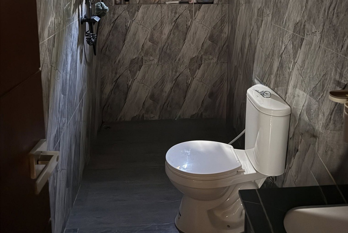 Modern 2 Story 4 Bedroom Home Angeles Bathroom